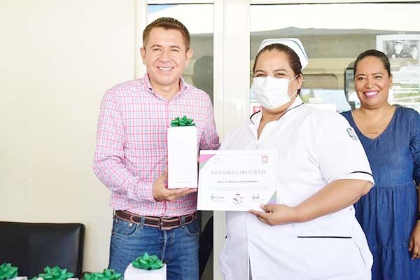 Reconoce Hugo labor de médicos