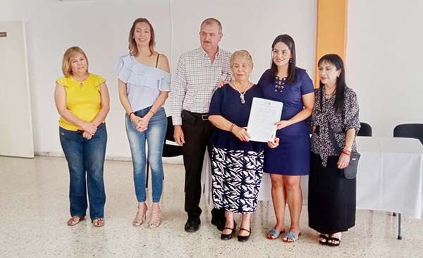 RECIBEN TESTAMENTOS ADULTOS MAYORES DIF