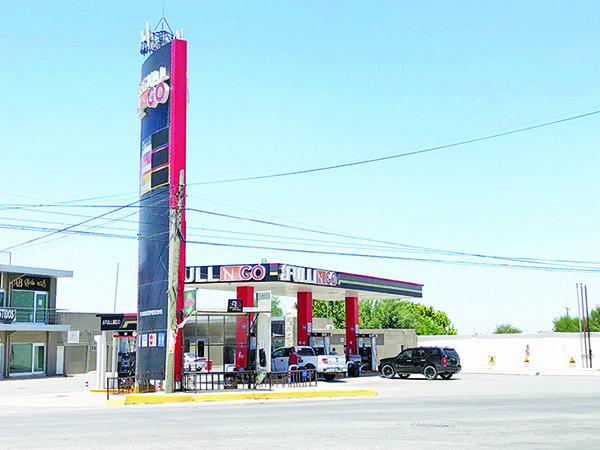 Denuncian venta de gasolina contaminada