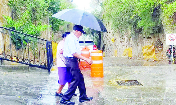 ADVIERTEN ANTE FUERTES LLUVIAS