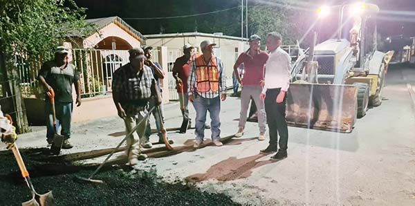Supervisa Hugo obra de bacheo