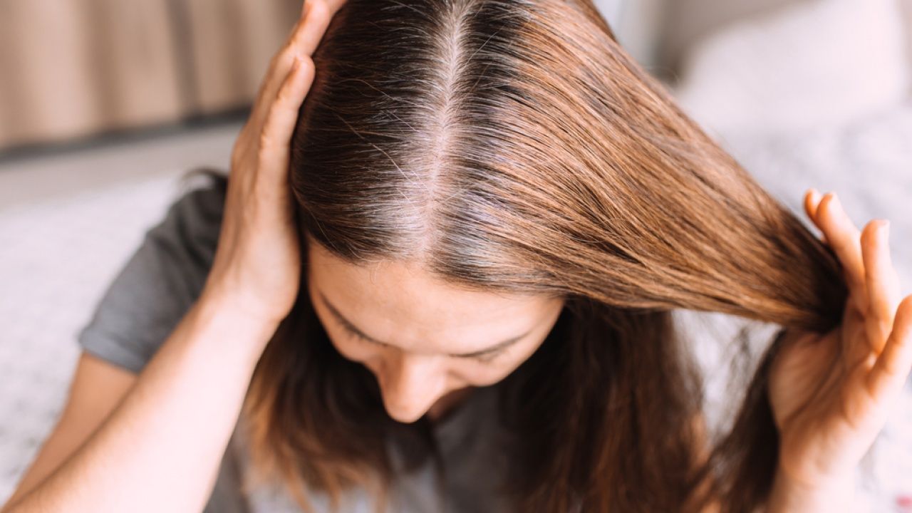 Cómo lograr que tus canas se vean doradas