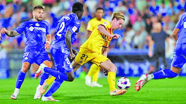 LALIGA: GETAFE Y BARCELONA EMPATAN SIN GOLES EN UN PARTIDO CON TRES EXPULSADOS