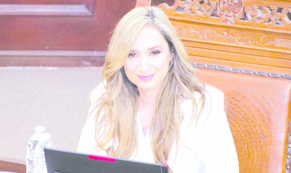 Proponen no condicionar certificados por cuotas