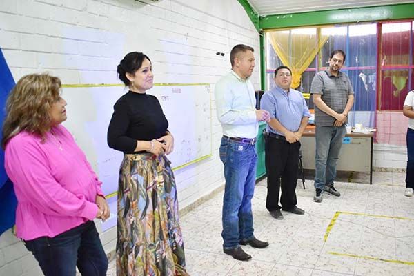 Entrega Alcalde Kit a docentes