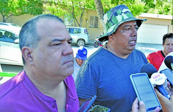 Piden empleados a los obreros retiren plantón