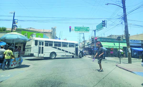 Impacta crisis al transporte urbano
