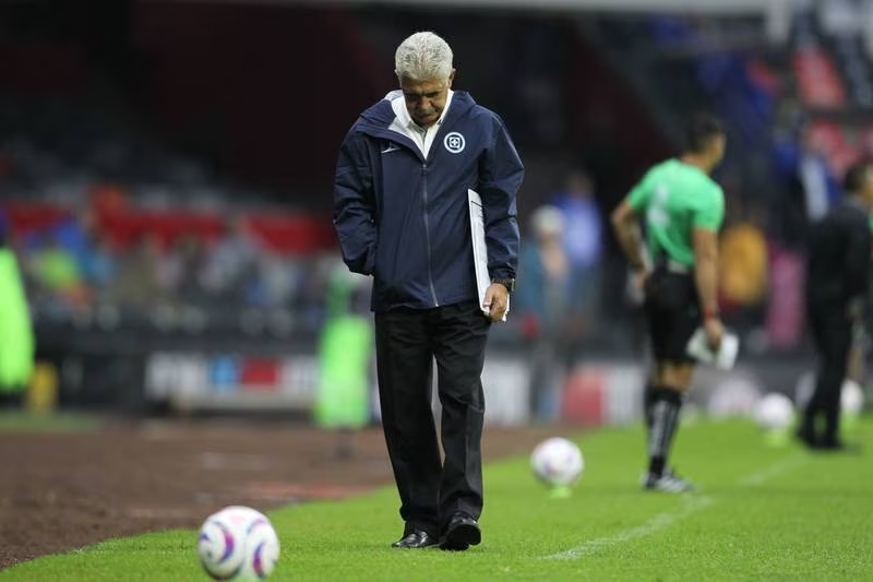 Cruz Azul despide a Ricardo ‘Tuca’ Ferretti como director técnico