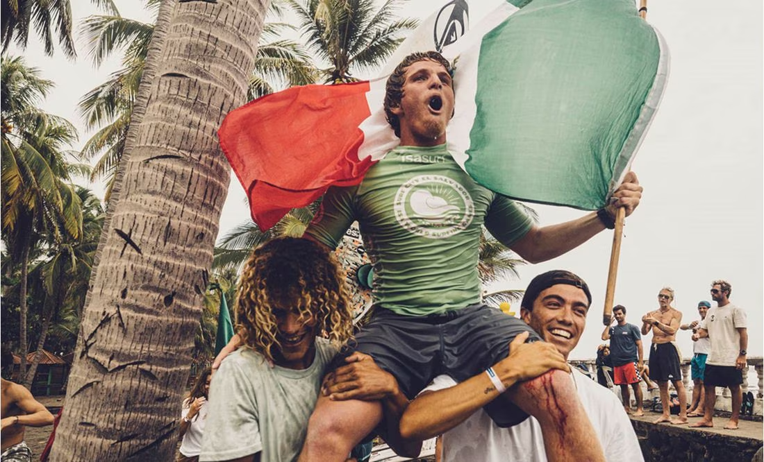 El mexicano Alan Cleland consigue en surf, histórica plaza para París 2024