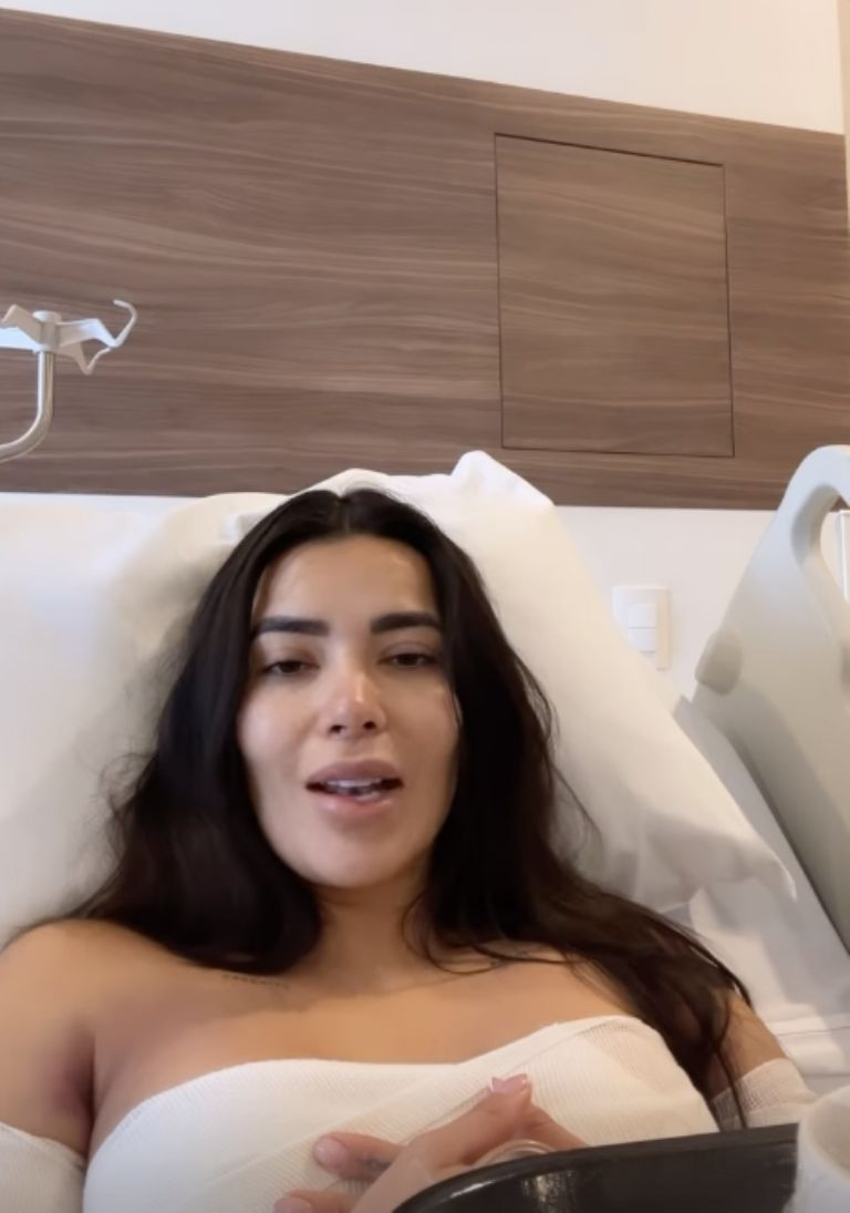 Dania Méndez es hospitalizada de emergencia, le explotó un implante
