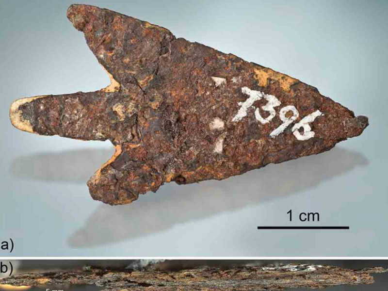 Hallan lanza prehistórica creada con material ‘extraterrestre’