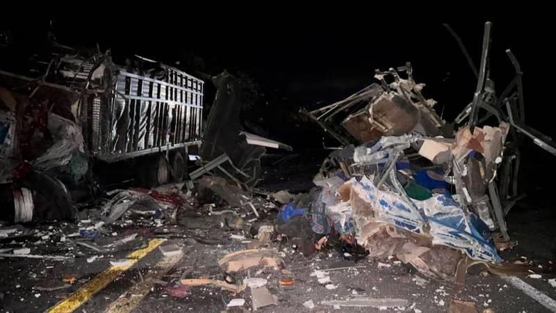 Al menos 14 personas mueren en accidente carretero en Oaxaca