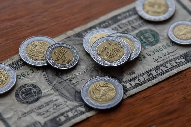 Peso ‘afianza’ ventaja frente al dólar: Se cotiza en las 16.82 unidades