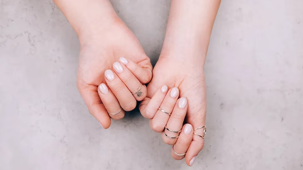 ¿Uñas débiles y quebradizas?: siete alimentos imprescindibles que no pueden faltar para cuidarlas