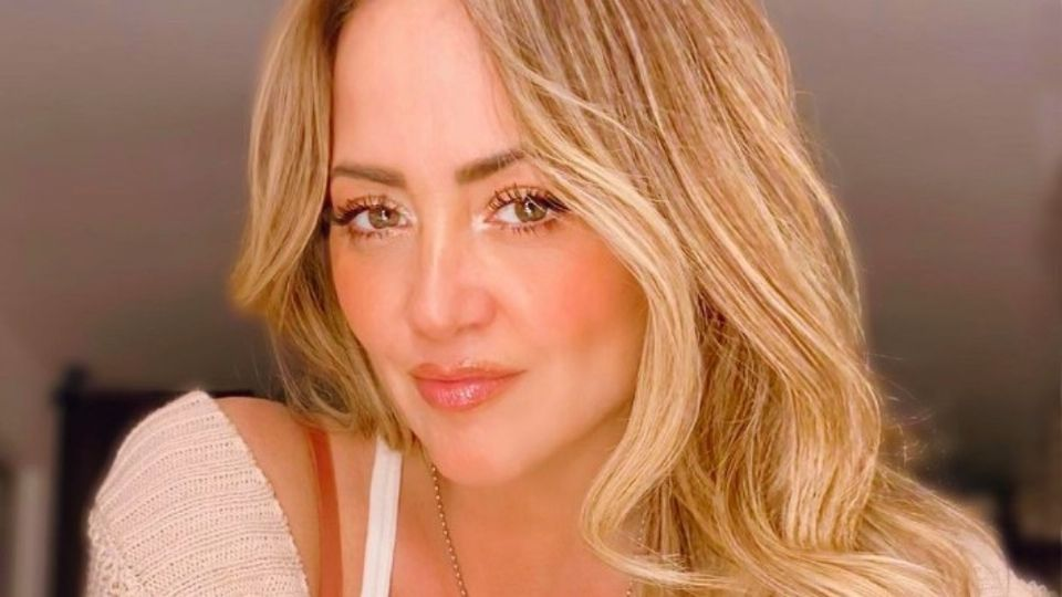Andrea Legarreta: con el corazón roto y al borde de las lágrimas, así fue su regreso a «Vaselina»