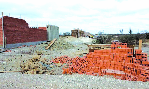 Condicionan viudas de Pasta construcción del mausoleo
