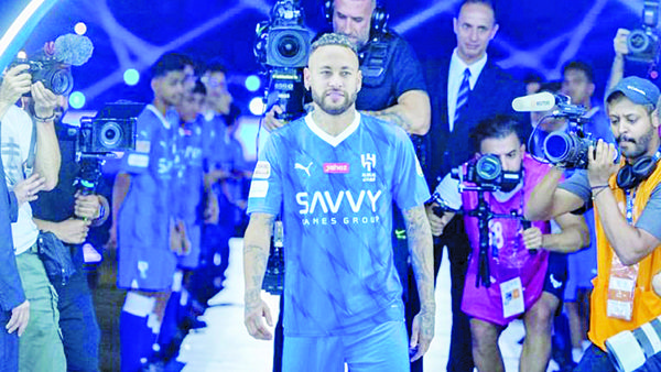 NEYMAR, PRESENTADO CON EL AL HILAL CON GRAN ESPECTÁCULO; AÚN NO DEBUTA
