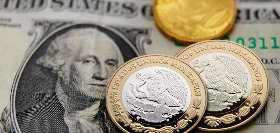 Peso ‘aprovecha’ datos de economía de EU para avanzar vs. el dólar: Se cotiza en 16.76 unidades