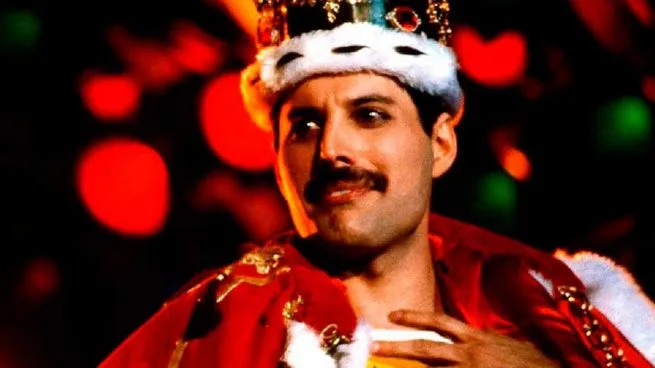 Exponen el universo de Freddie Mercury antes de ser subastado