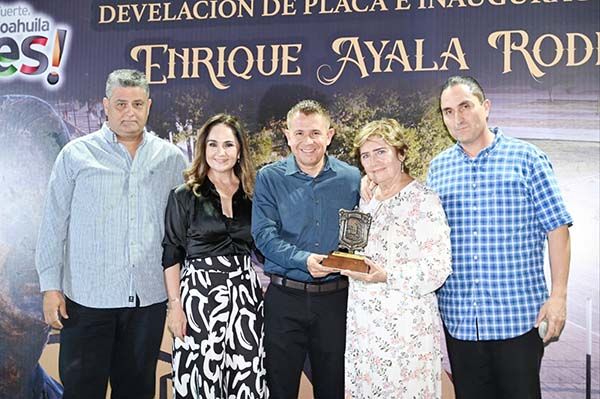 DEVELAN PLACA DEL FUNDADOR DE PLAZA DE TOROS SAN BUENA