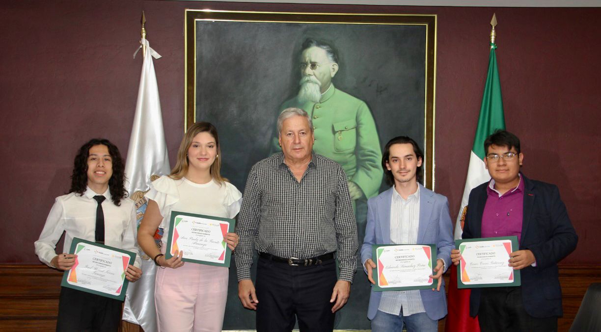 Apoya Alcalde de Saltillo a estudiantes para ir a Canadá