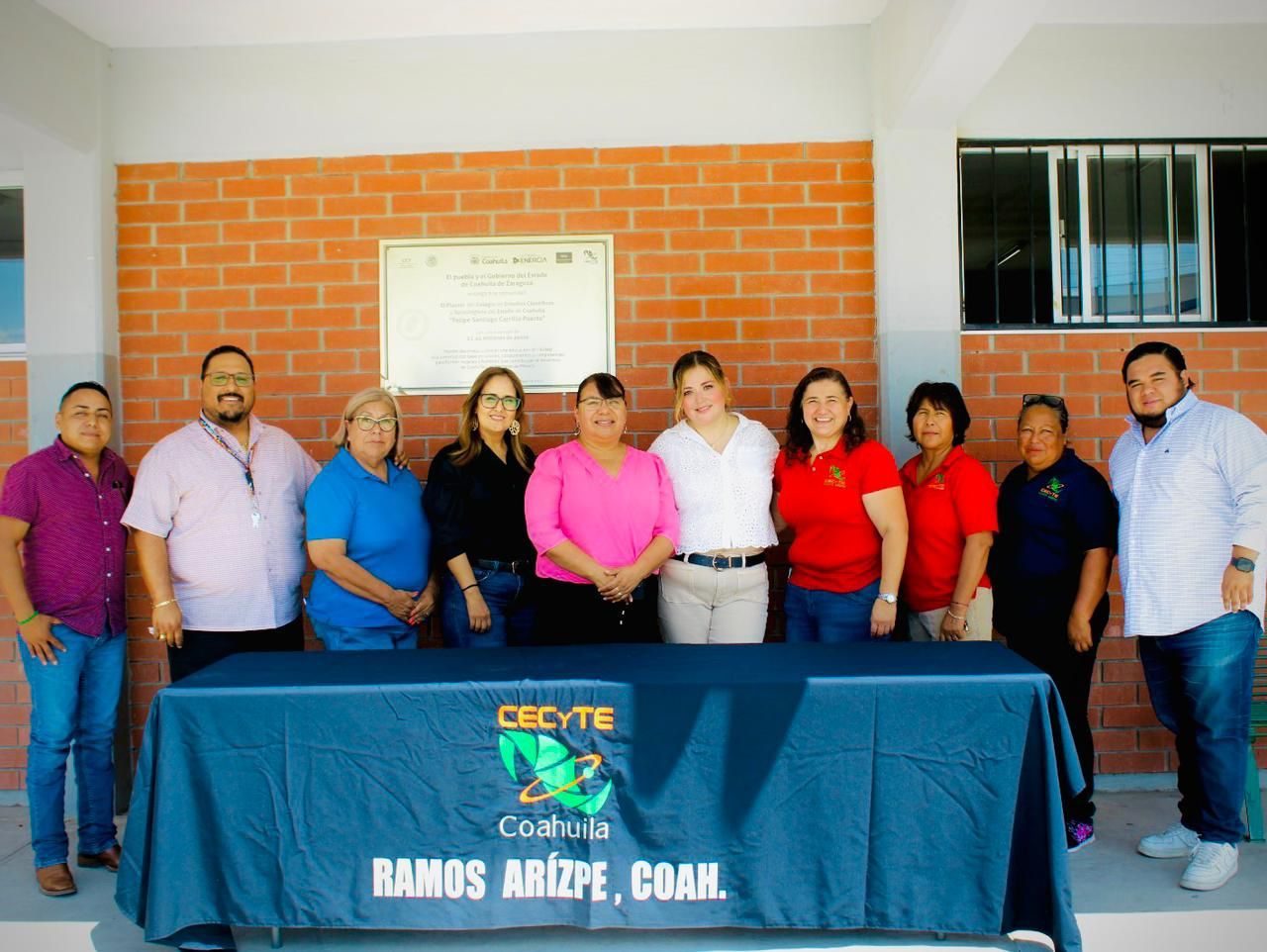 RECIBE DIF RAMOS ARIZPE DONATIVO DE ALUMNOS DEL CECYTEC