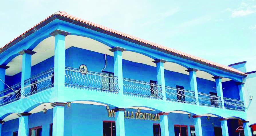 Corta CFE luz al Democrático