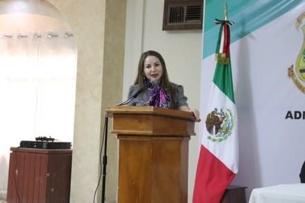 Brindan charla a mujeres en centro comunitario