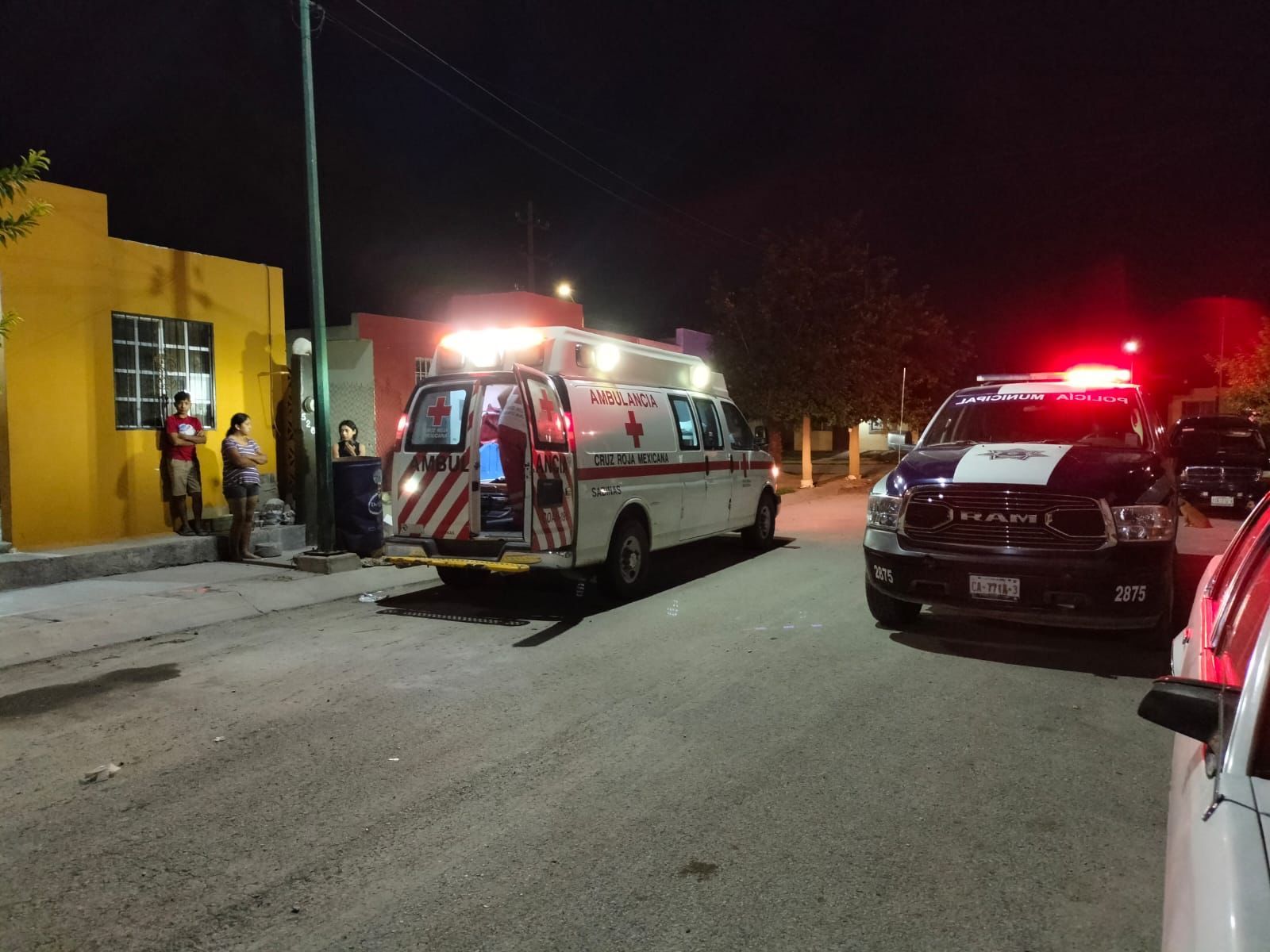 Jovencita da a luz en el baño