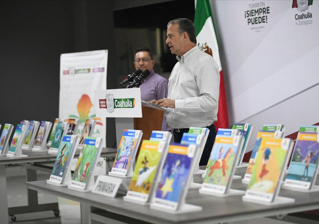 Presenta Coahuila sus libros de texto