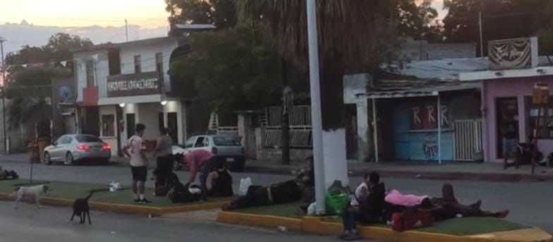 Denuncian tocamientos por elementos del INM