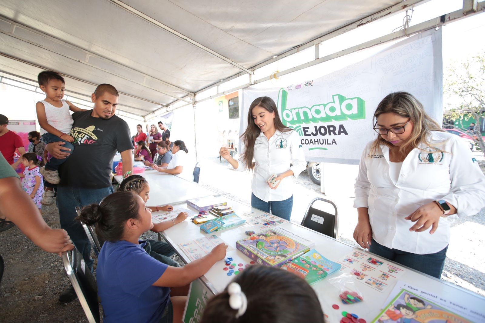 Benefician programas sociales a miles de familias coahuilenses