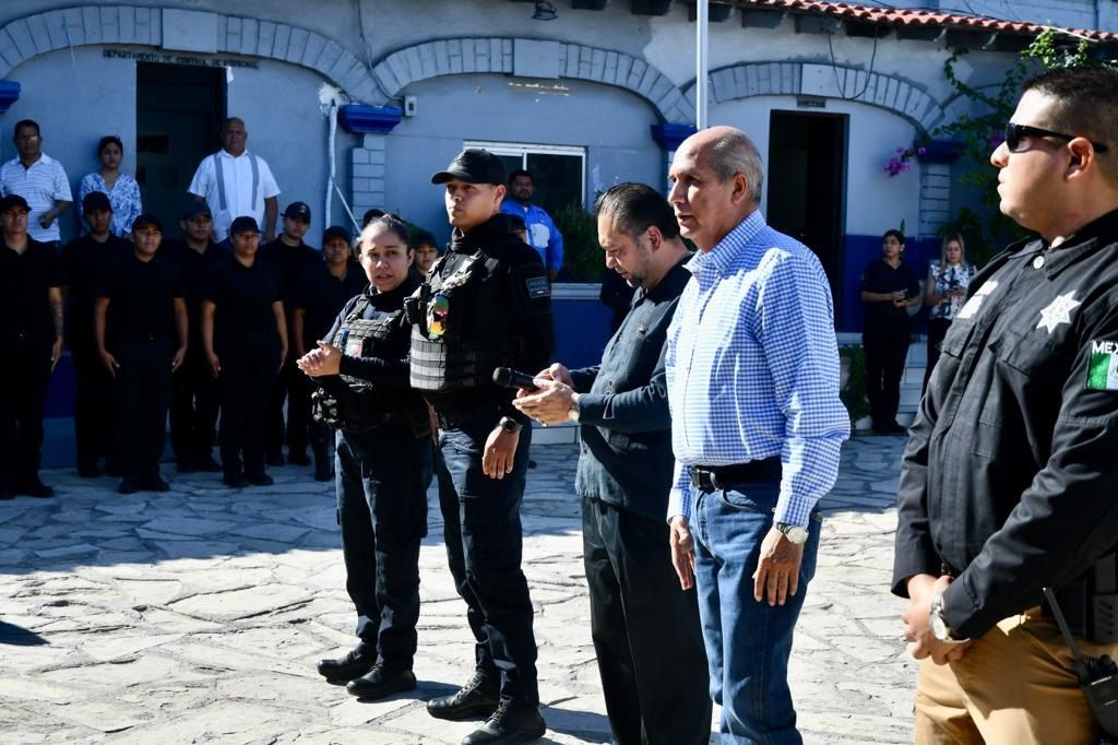 Reconoce Dávila a agentes policíacos