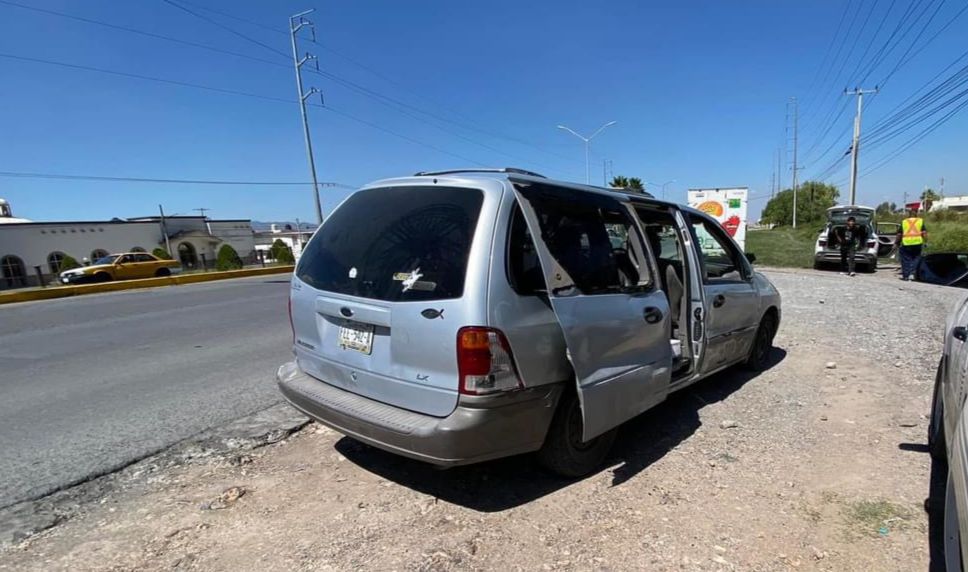 Se debate salud joven motorista