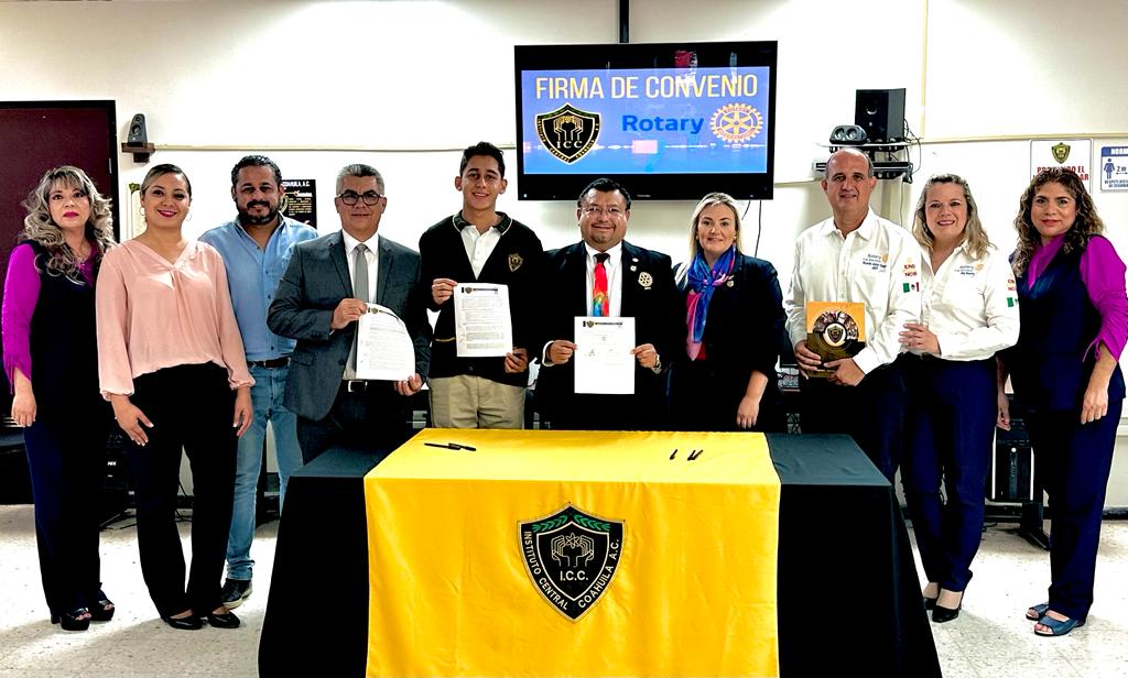 Beca Club Rotario a alumnos del ICC