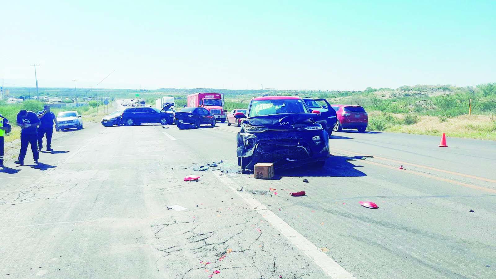 Aparatoso accidente deja varias personas lesionadas