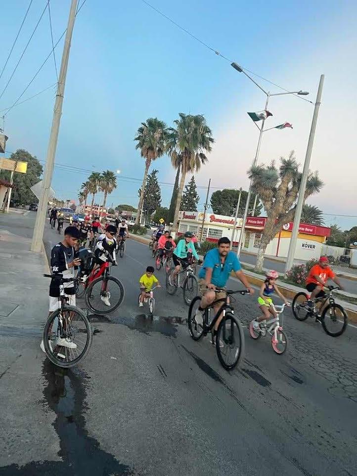 Recorren ciclistas Cuatro Ciénegas