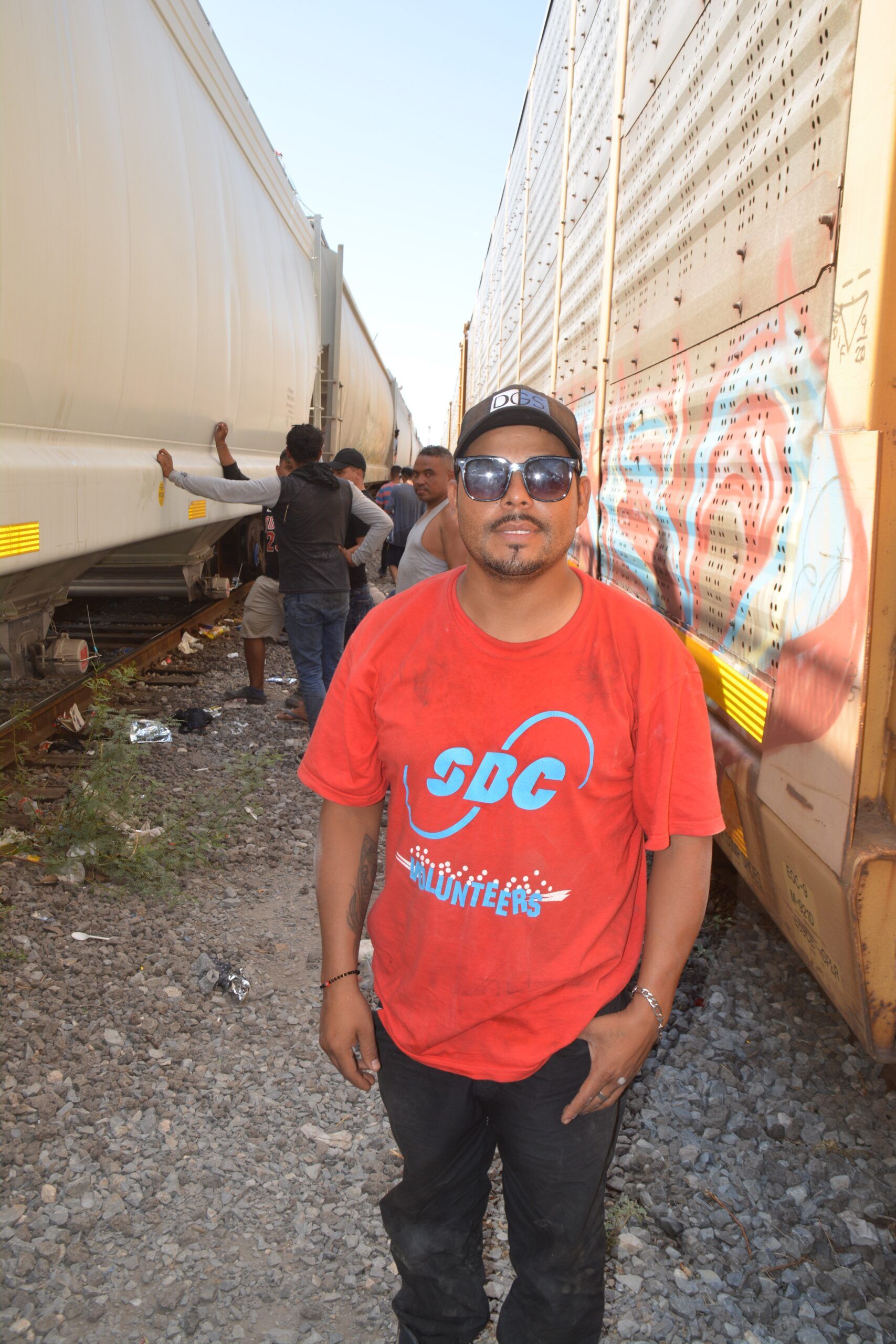 Se suma mexicano a caravana migrante