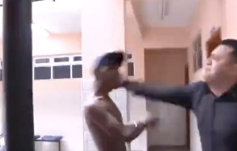 VIDEO: un reportero y un reo se golpean durante una transmisión en vivo