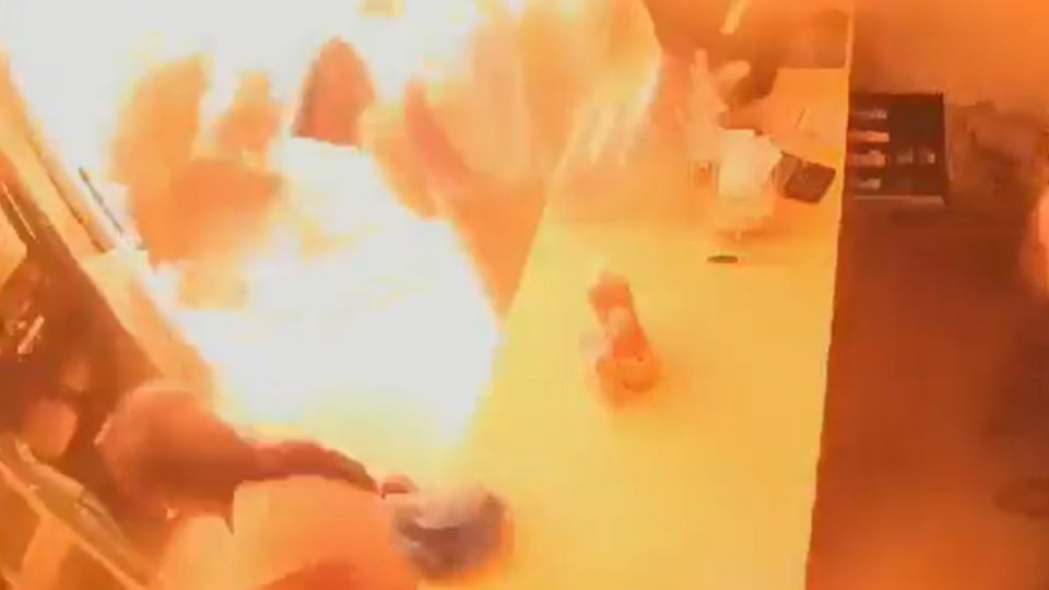 VIDEO: difunden el impactante momento de la explosión de un tanque de gas en un tianguis, hay 10 lesionados