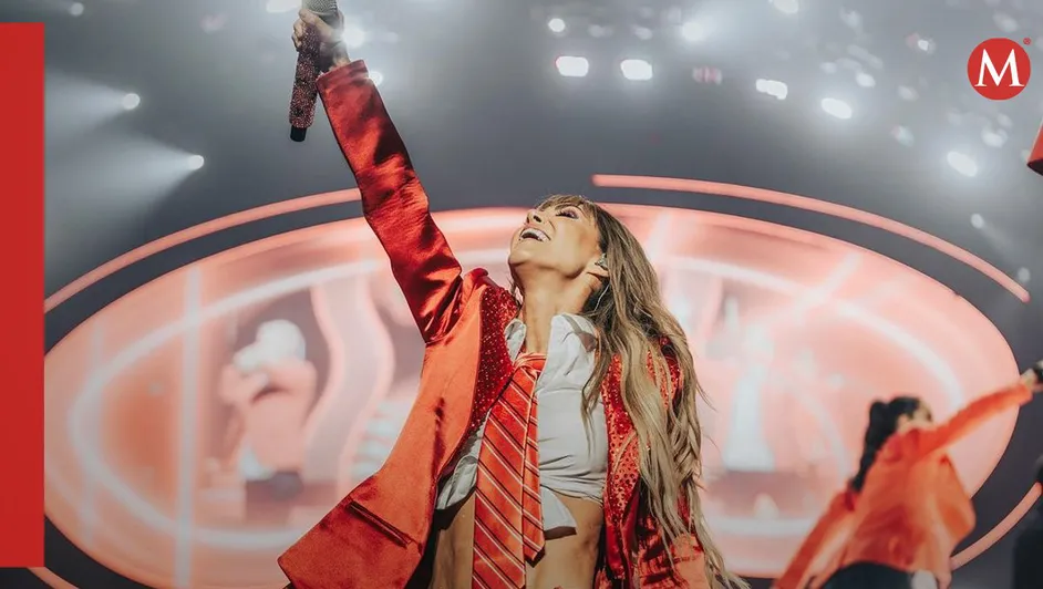 Anahí es golpeada con objeto arrojado por fan durante concierto de RBD | Video