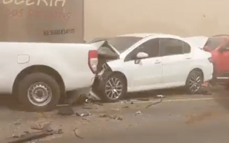 VIDEO: tormenta de arena ocasiona una carambola de 30 vehículos, hay dos muertos y decenas de heridos