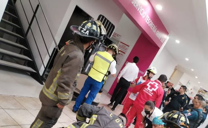 Elevador se desploma en plaza Gran Sur, CDMX; hay un muerto y una persona lesionada