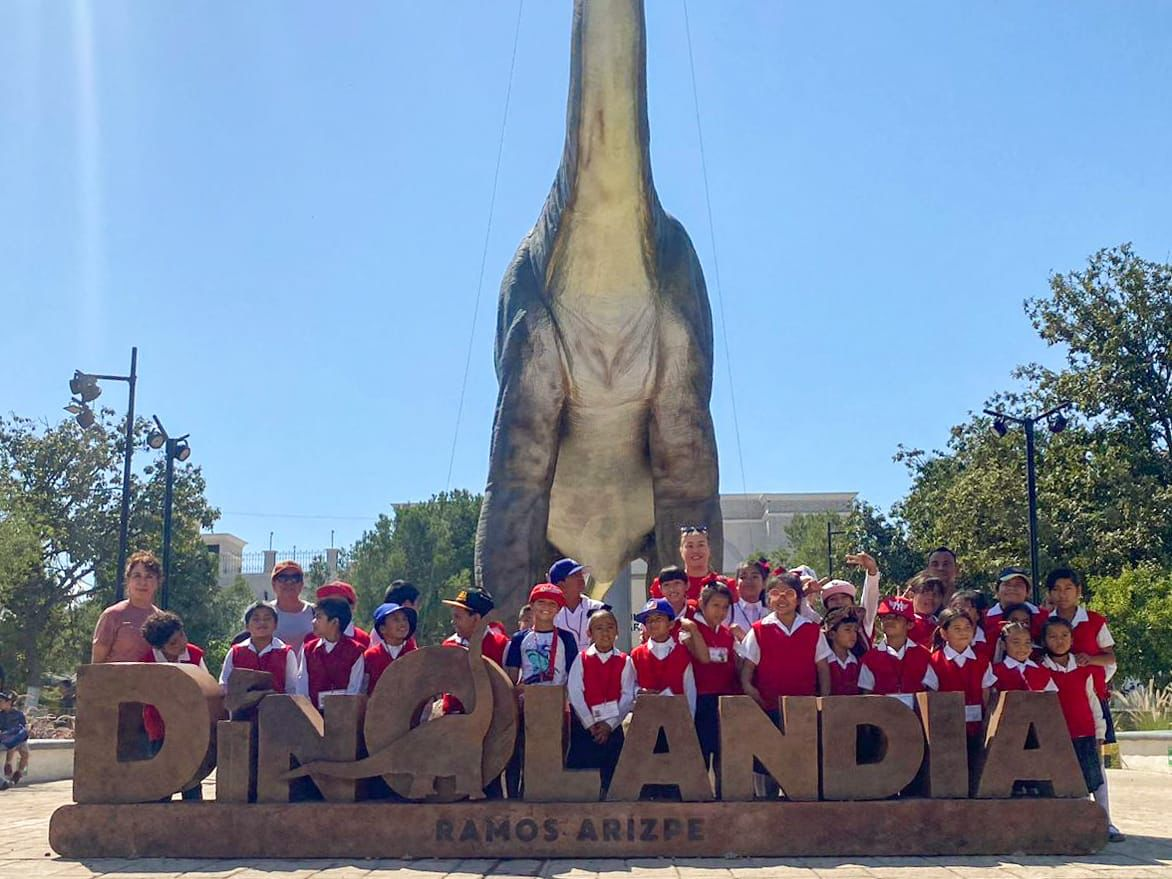 NIÑOS DE SAN GREGORIO VISITAN “DINOLANDIA”