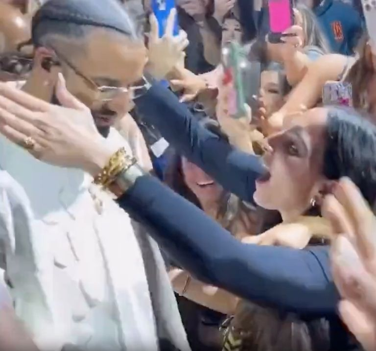 Drake vuelve a agredir a una fan en pleno concierto y hasta los guardias de seguridad intervinieron: VIDEO