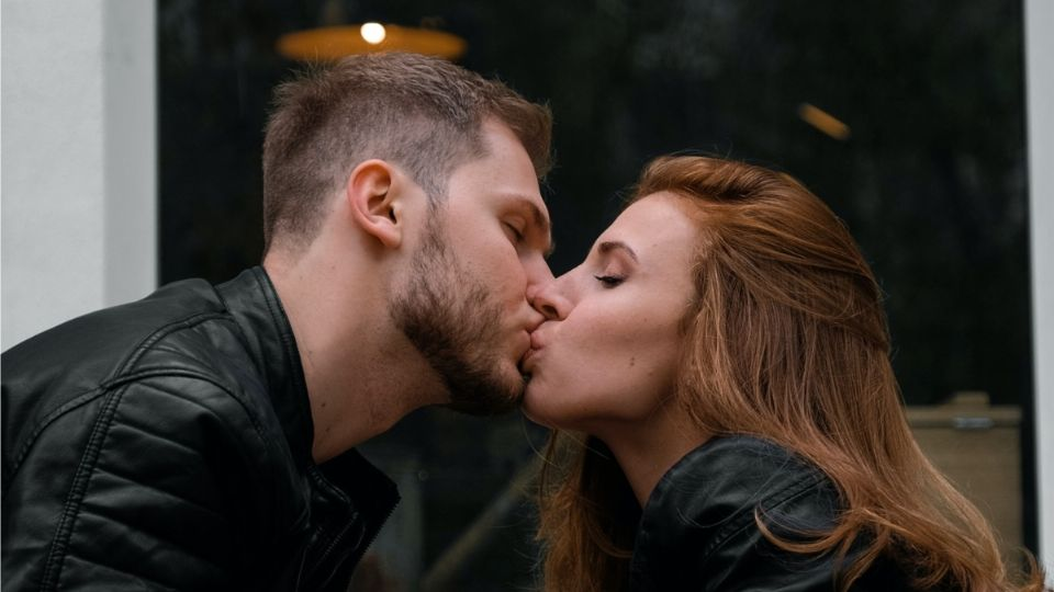 ¿Cuántos años me debe llevar mi pareja para tener una relación exitosa, según la ciencia?