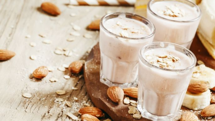 Licuado de avena y nuez, la bebida ideal para llenarte de energía durante el desayuno