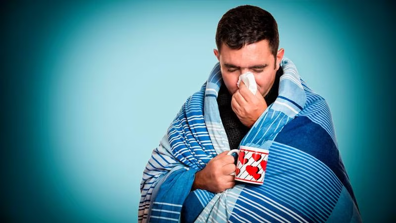 Temporada invernal 2023: ¿Cuáles son los síntomas de la gripe y el COVID-19?