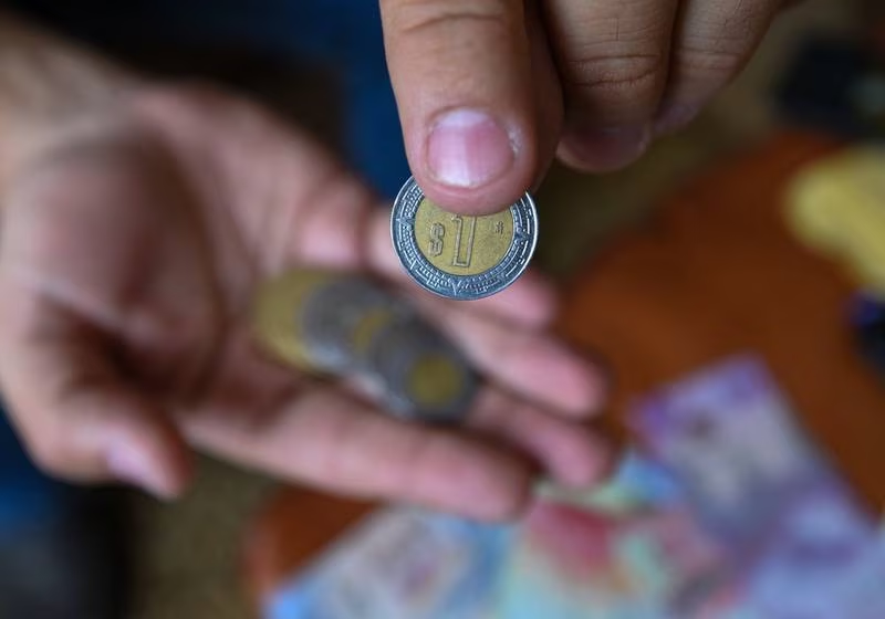 Peso amanece fuerte frente al dólar: Se cotiza en las 17.40 unidades este viernes