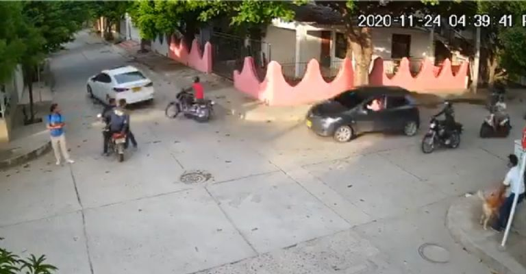 VIDEO: mujer fingió robo y desató intensa persecución policiaca para atrapar a su esposo infiel